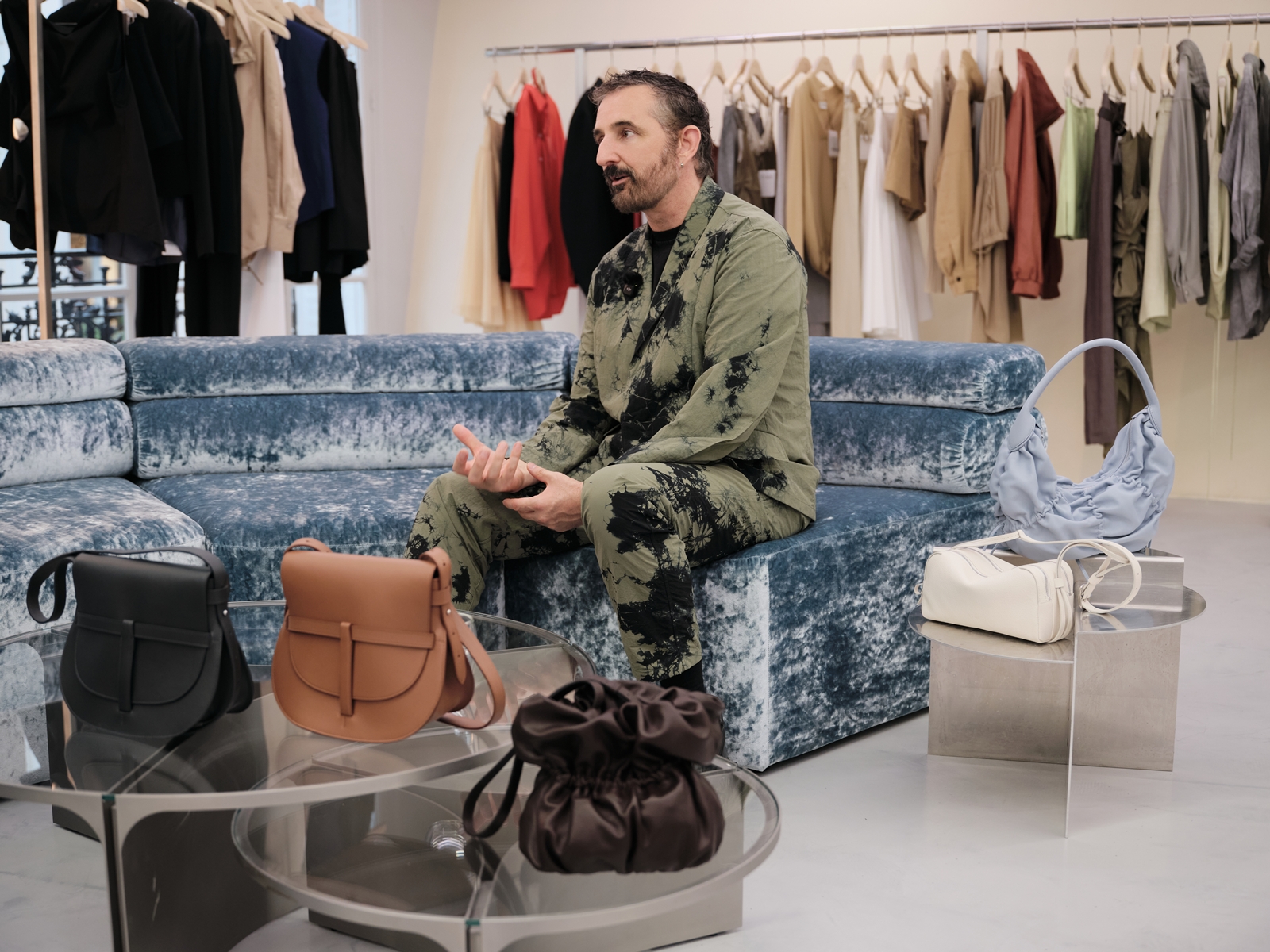 한섬 타임, 글로벌 가죽 디자이너 '보나스트레'와 협업 핸드백 선봬 3-Image